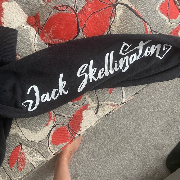 Woman’s Jack Skellington zip up sweatshirt - Picture 4 of 6